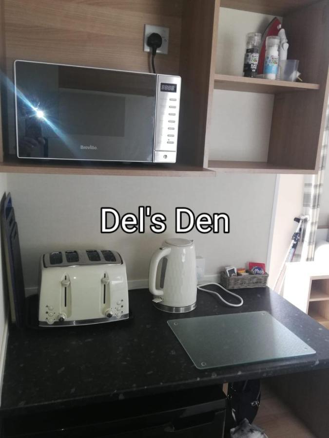 Del'S Den Lakeside Weeley Bridge Eksteriør bilde