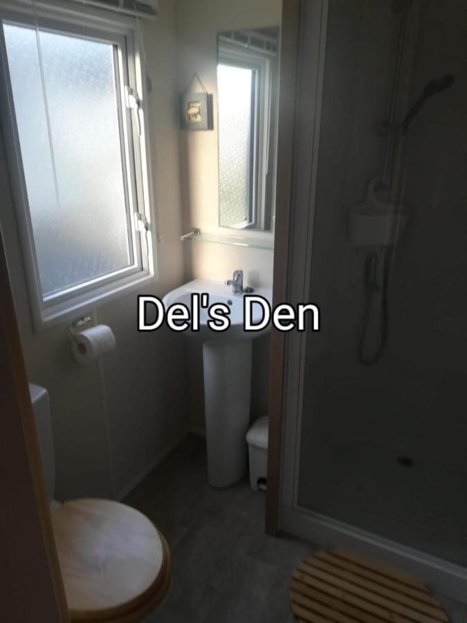 Del'S Den Lakeside Weeley Bridge Eksteriør bilde