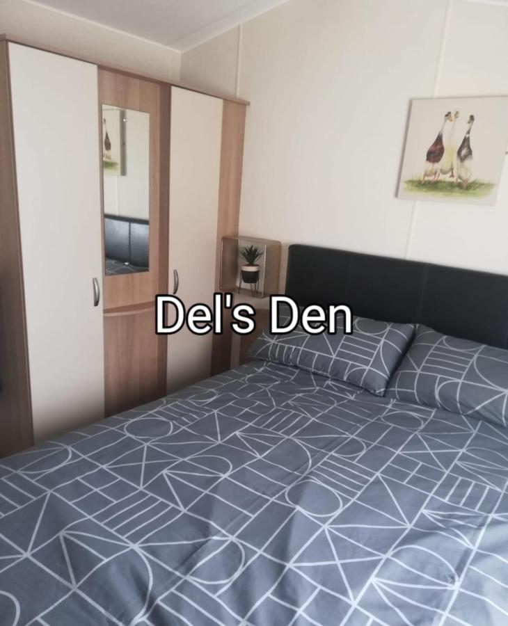 Del'S Den Lakeside Weeley Bridge Eksteriør bilde