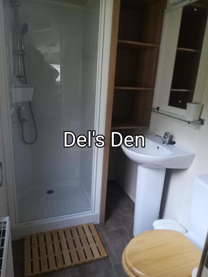 Del'S Den Lakeside Weeley Bridge Eksteriør bilde