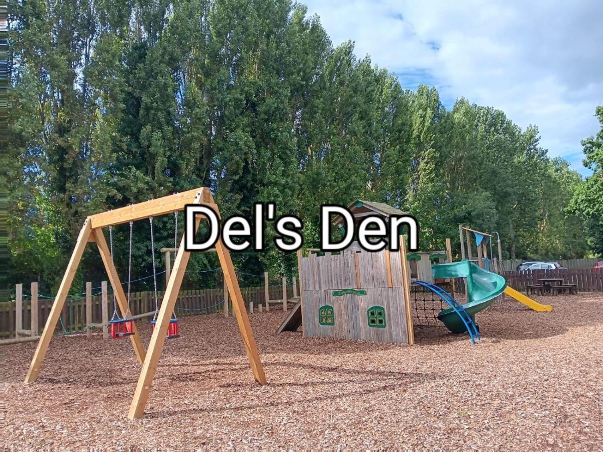 Del'S Den Lakeside Weeley Bridge Eksteriør bilde